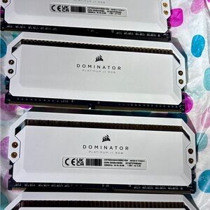 Corsair Dominator Platinum RGB White RAM 32.gb 8x4